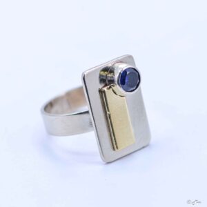 Vierkante ring met Saffier